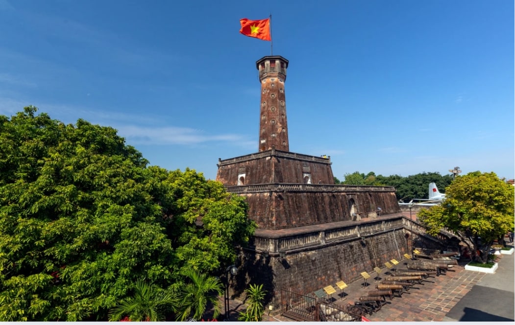 Cột cờ Hà Nội là một phần của quần thể di tích Hoàng thành Thăng Long, được UNESCO công nhận là Di sản Văn hóa Thế giới 